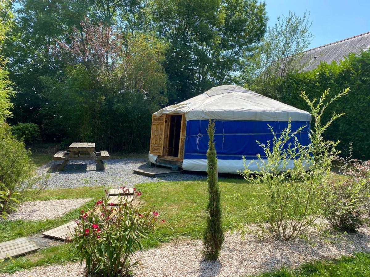 Bed and Breakfast Les Yourtes Du Béarn - Domaine des deux clos à Pontiacq-Viellepinte Extérieur photo