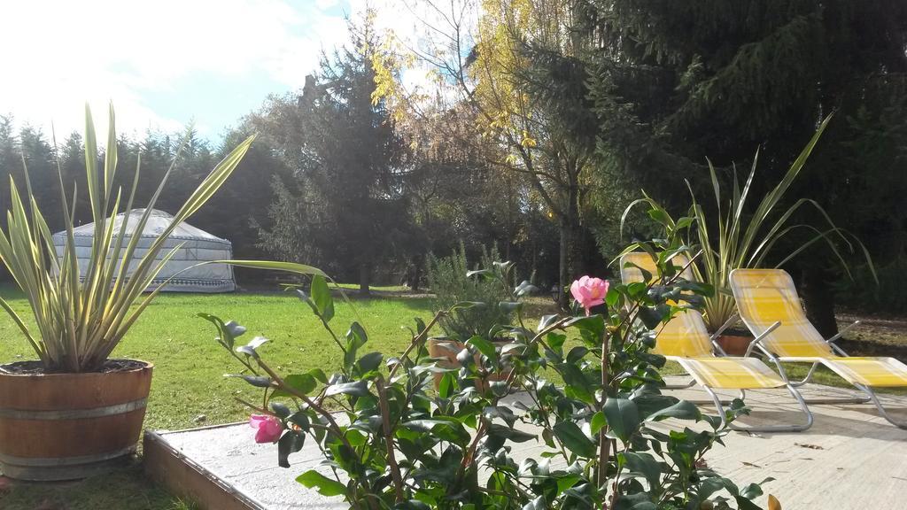 Bed and Breakfast Les Yourtes Du Béarn - Domaine des deux clos à Pontiacq-Viellepinte Extérieur photo
