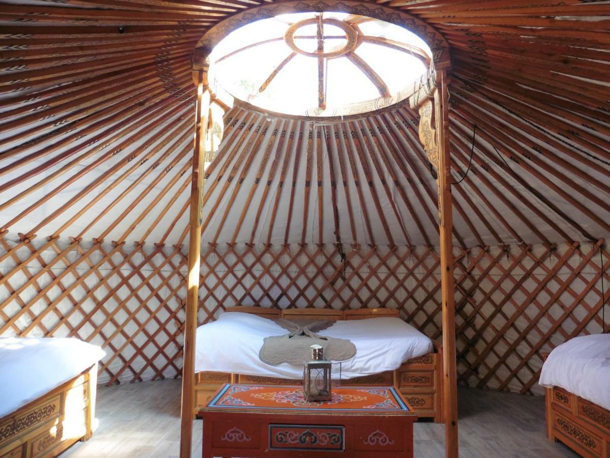 Bed and Breakfast Les Yourtes Du Béarn - Domaine des deux clos à Pontiacq-Viellepinte Extérieur photo